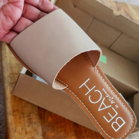 Sandals - Picture 1 of 4